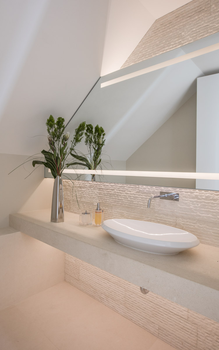 Photo of construction by Ronald Webb Builder.